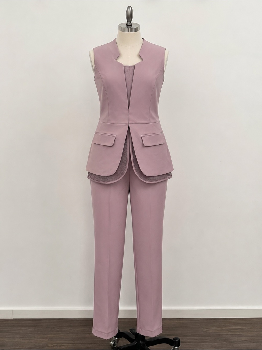 Elegant Blush Pink Pantsuit – Size 40